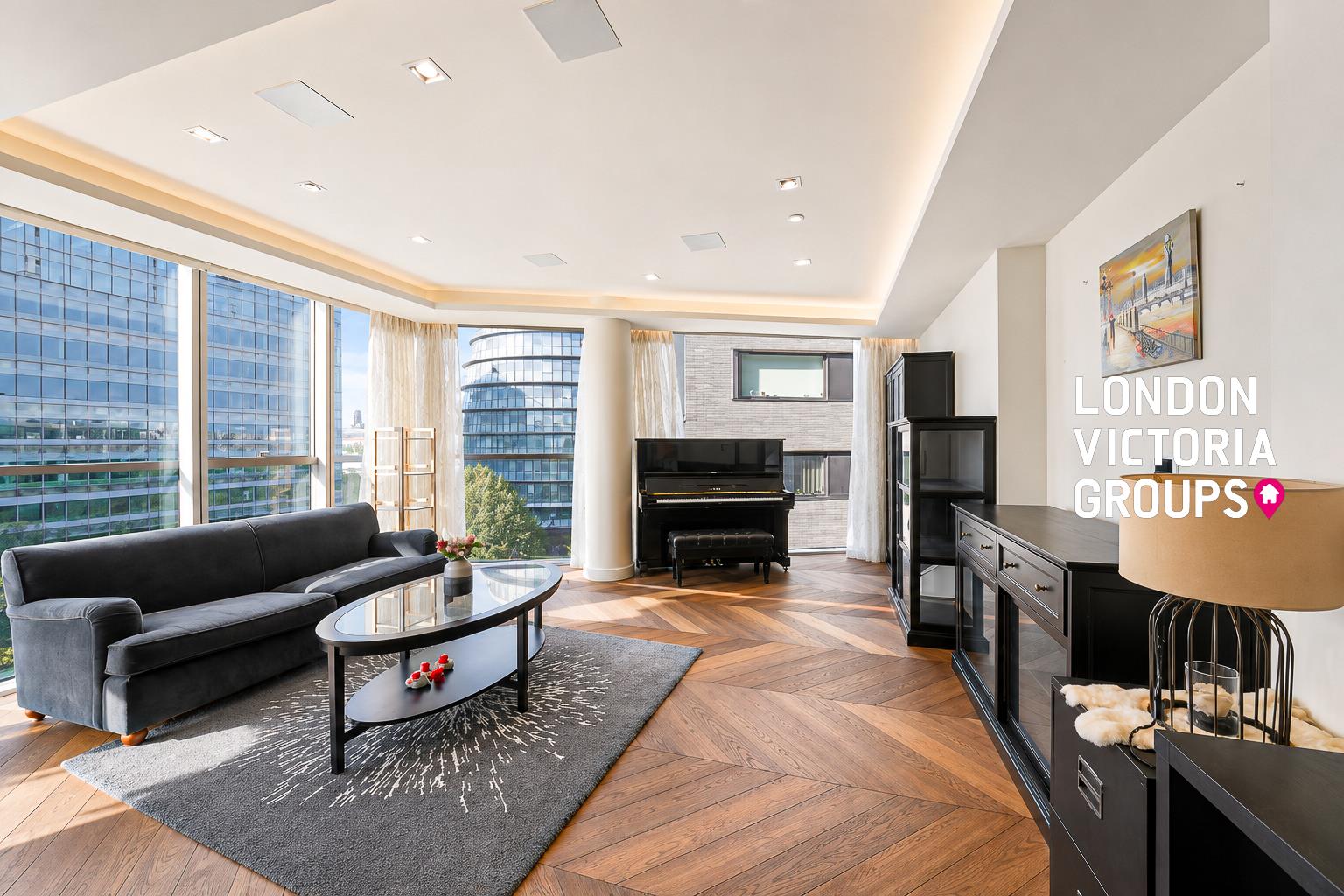 2 bed property in Sandringham House, Earls Way, London